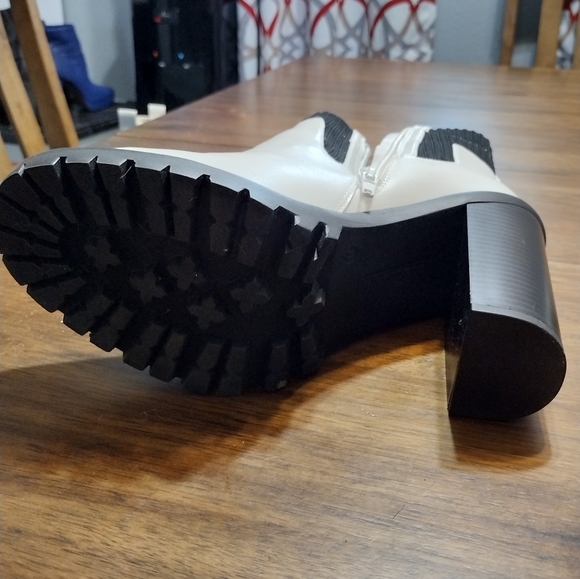 BCBG white sock booties sz 11 - Picture 2 of 9